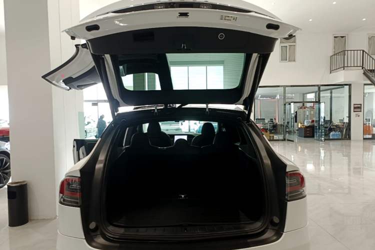 Used Tesla Model X 2019 Long-Range Version Trunk