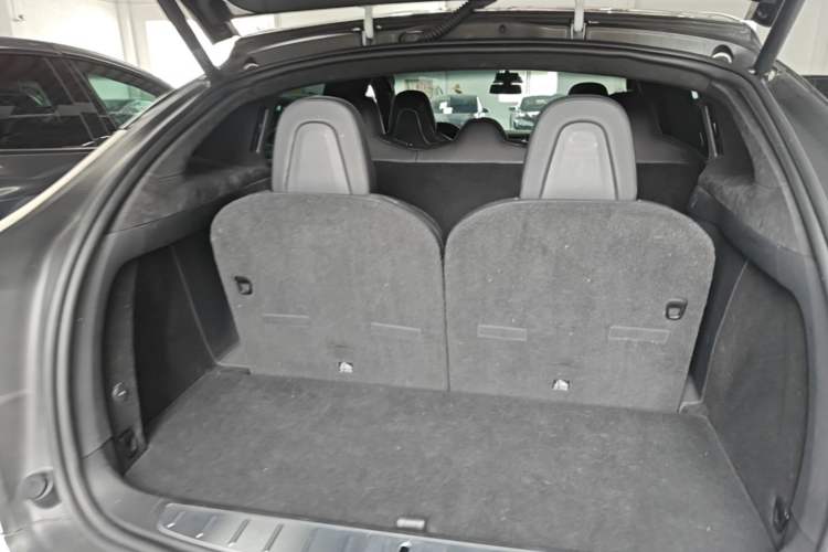 Used Tesla Model X 2019 Long-Range Version Trunk