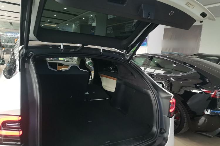 Used Tesla Model X 2019 Long-Range Version Trunk