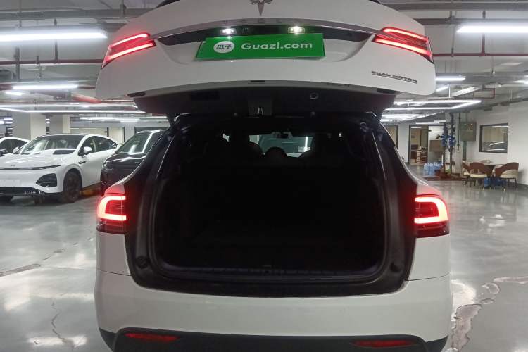 Used Tesla Model X 2019 Long-Range Version Trunk