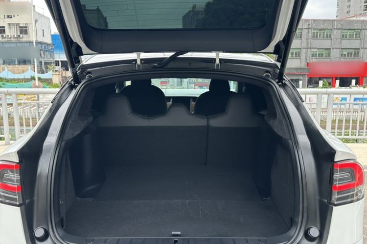 Used Tesla Model X 2019 Long-Range Version Trunk