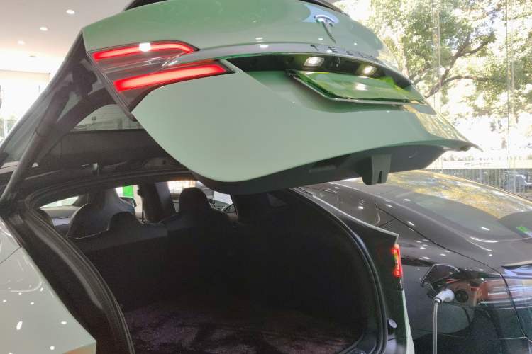 Used Tesla Model X 2019 Long-Range Version Trunk
