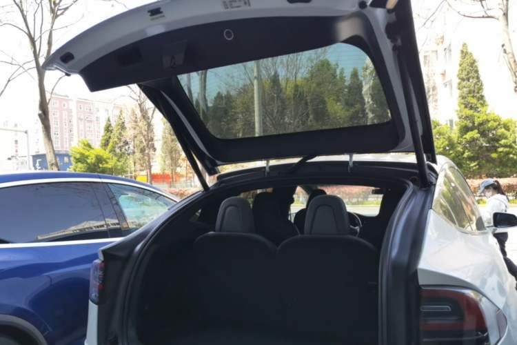 Used Tesla Model X 2019 Long-Range Version Trunk