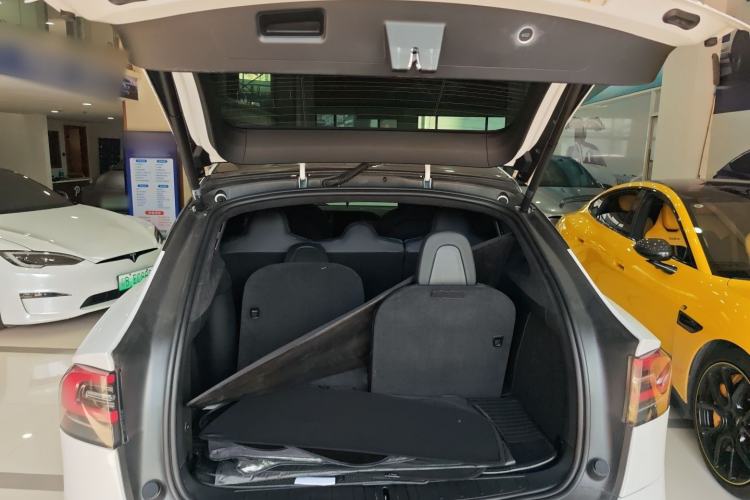 Used Tesla Model X 2019 Long-Range Version Trunk