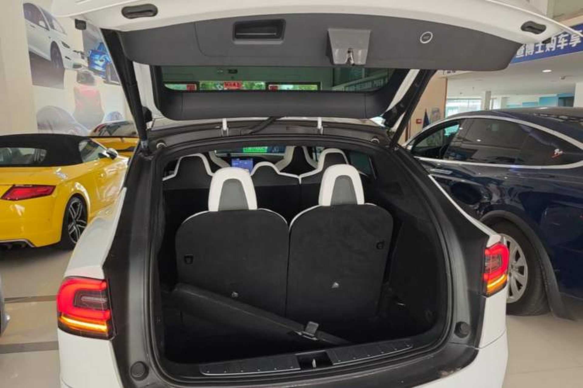 Used Tesla Model X 2019 Long-Range Version Trunk