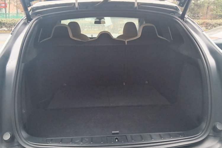 Used Tesla Model X 2019 Long-Range Version Trunk