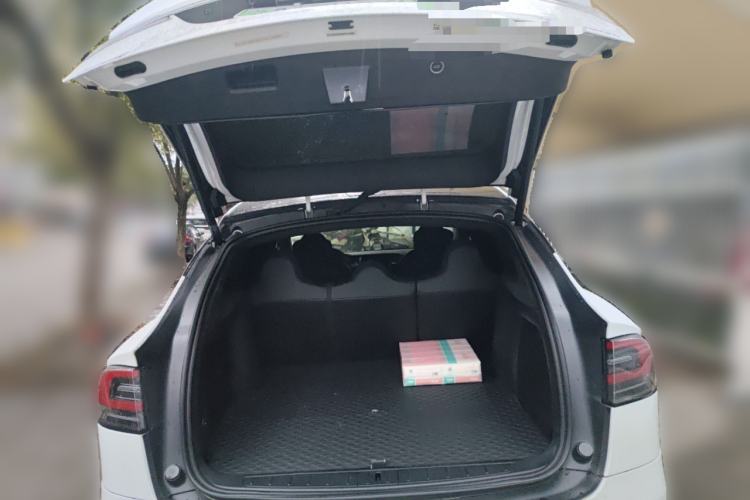 Used Tesla Model X 2019 Long-Range Version Trunk