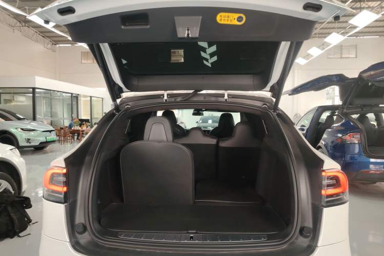 Used Tesla Model X 2019 Long-Range Version Trunk