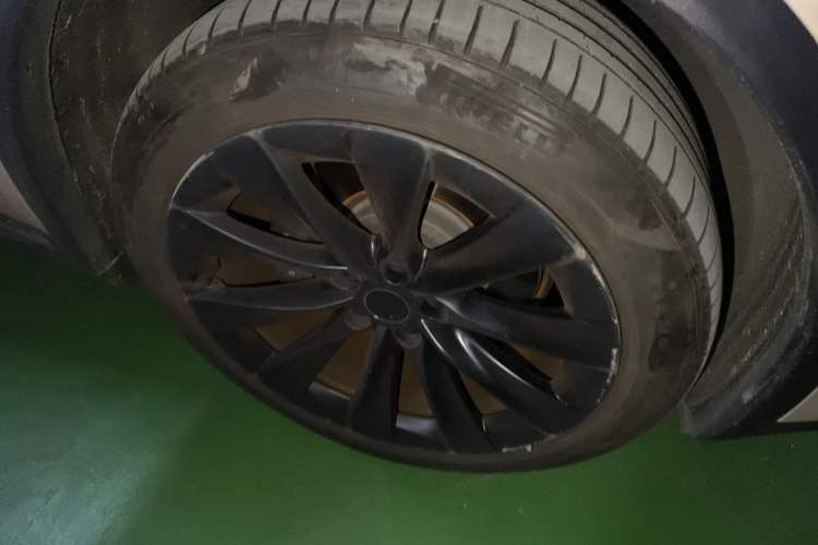 Used Tesla Model X 2019 Long-Range Version Right Front Wheel Hub