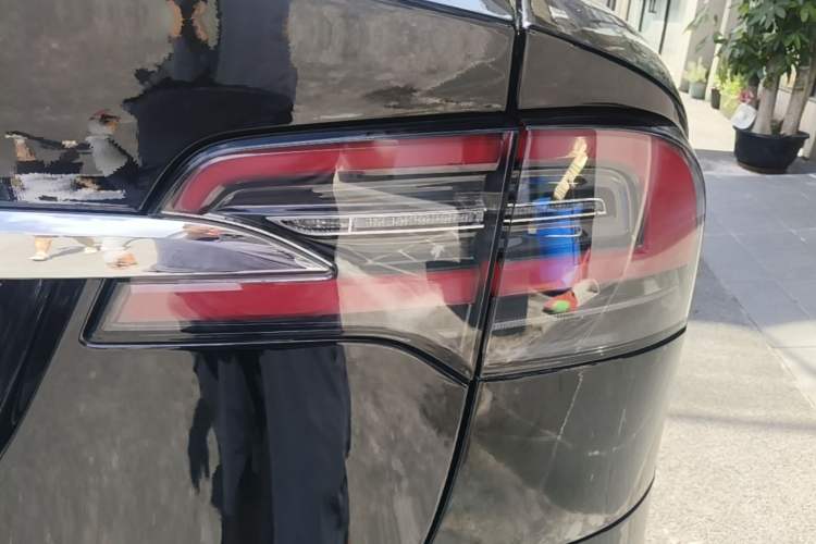 Used Tesla Model X 2020 Long-Range Upgrade Version Right Rear Taillight