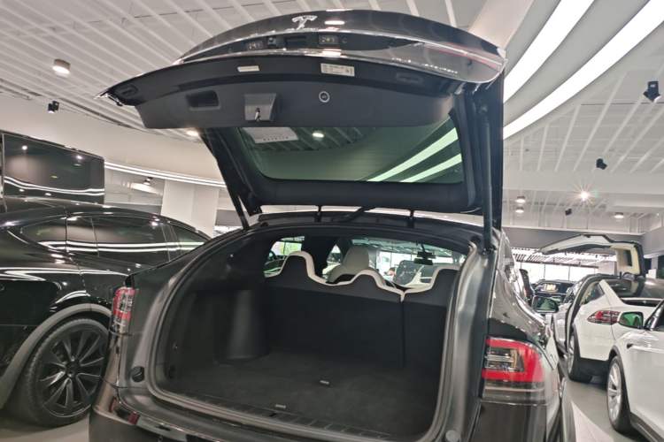 Used Tesla Model X 2020 Long-Range Upgrade Version Trunk