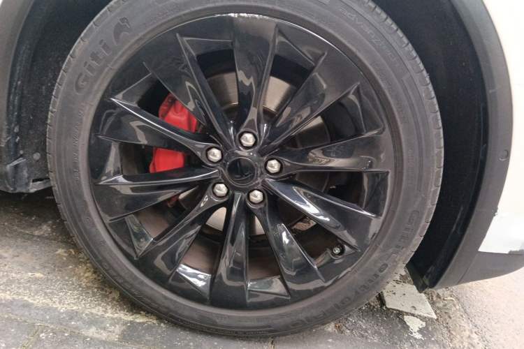 Used Tesla Model X 2020 Long-Range Upgrade Version Right Front Wheel Hub