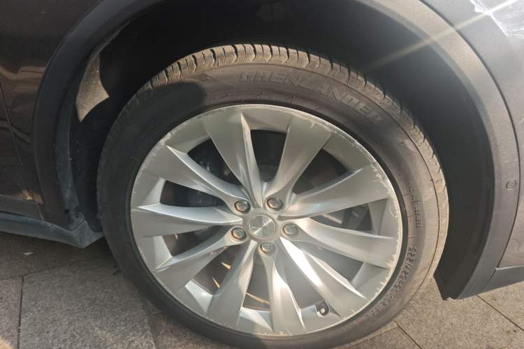 Used Tesla Model X 2020 Long-Range Upgrade Version Right Front Wheel Hub
