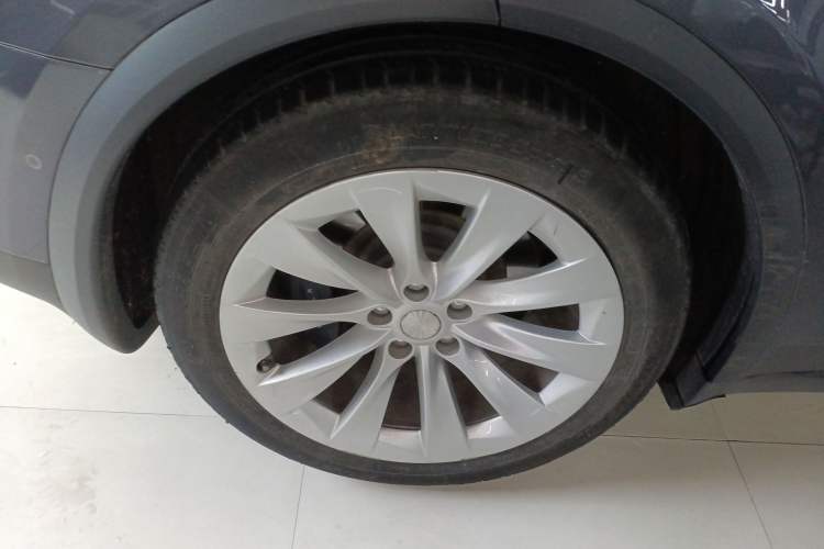 Used Tesla Model X 2020 Long-Range Upgrade Version Right Rear Wheel Hub