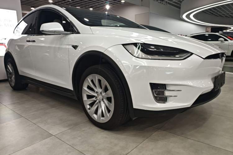Used Tesla Model X 2020 Long-Range Upgrade Version Front Right 45 Deg