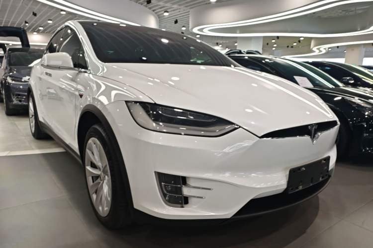 Used Tesla Model X 2020 Long-Range Upgrade Version Front Right 45 Deg