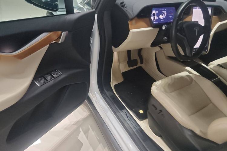 Used Tesla Model X 2020 Long-Range Upgrade Version Interior 3