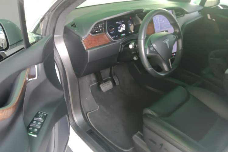 Used Tesla Model X 2020 Long-Range Upgrade Version Interior 3