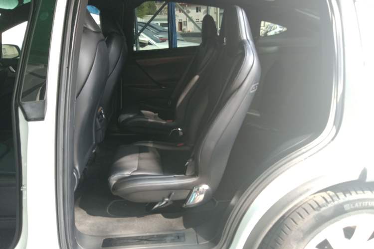 Used Tesla Model X 2020 Long-Range Upgrade Version Interior 4
