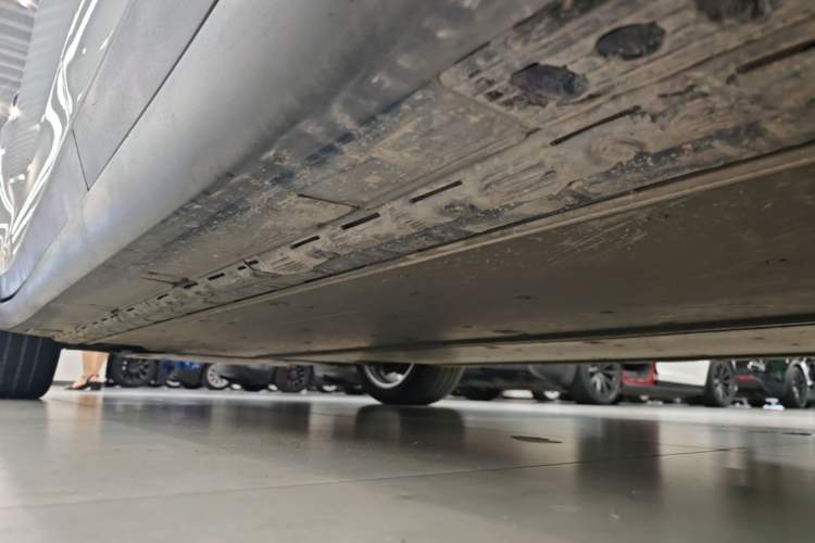 Used Tesla Model X 2020 Long-Range Upgrade Version Left Side Sill