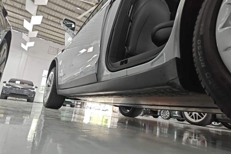 Used Tesla Model X 2020 Long-Range Upgrade Version Left Side Sill