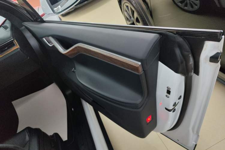 Used Tesla Model X 2020 Long-Range Upgrade Version Right Front Door Interior