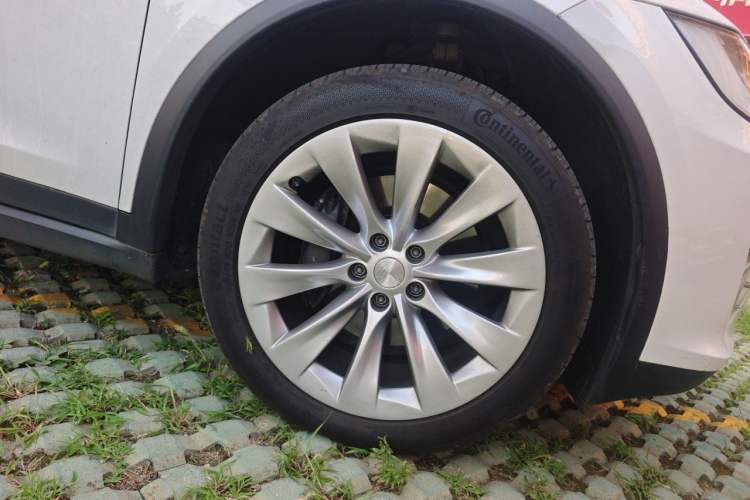 Used Tesla Model X 2020 Long-Range Upgrade Version Right Front Wheel Hub