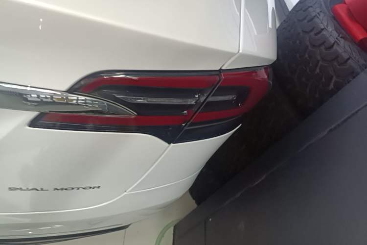 Used Tesla Model X 2020 Long-Range Upgrade Version Right Rear Taillight