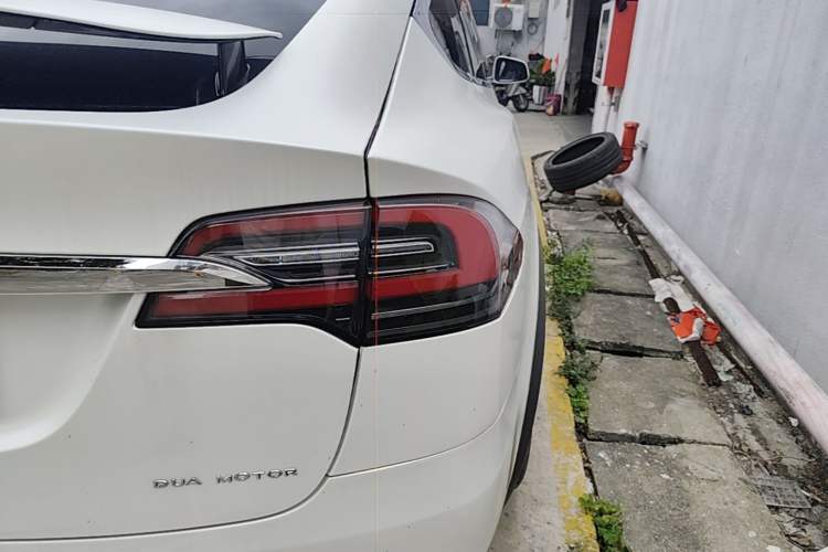 Used Tesla Model X 2020 Long-Range Upgrade Version Right Rear Taillight