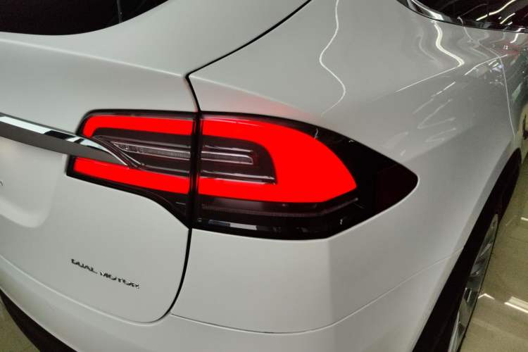 Used Tesla Model X 2020 Long-Range Upgrade Version Right Rear Taillight