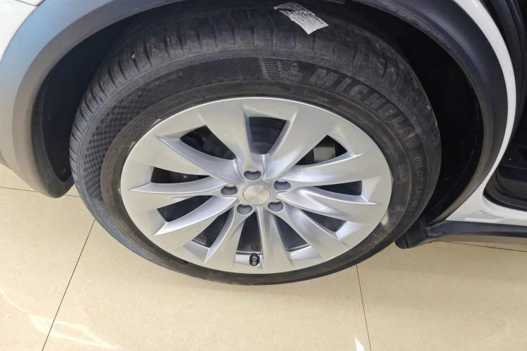 Used Tesla Model X 2020 Long-Range Upgrade Version Right Rear Wheel Hub