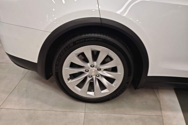 Used Tesla Model X 2020 Long-Range Upgrade Version Right Rear Wheel Hub