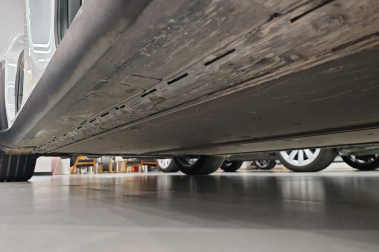 Used Tesla Model X 2020 Long-Range Upgrade Version Right Side Sill