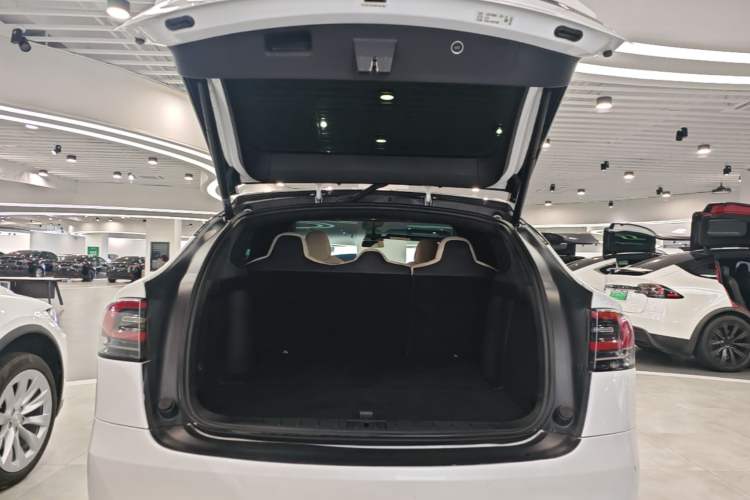 Used Tesla Model X 2020 Long-Range Upgrade Version Trunk