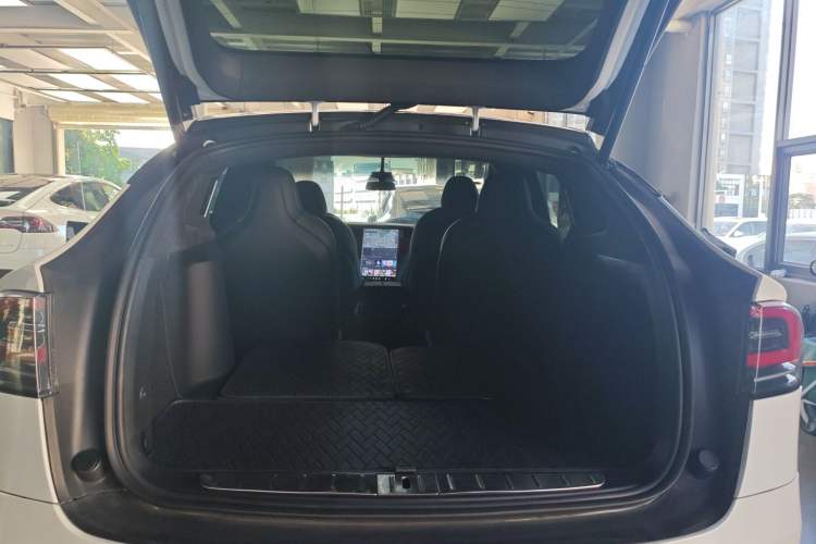 Used Tesla Model X 2020 Long-Range Upgrade Version Trunk