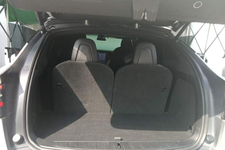 Used Tesla Model X 2020 Long-Range Upgrade Version Trunk