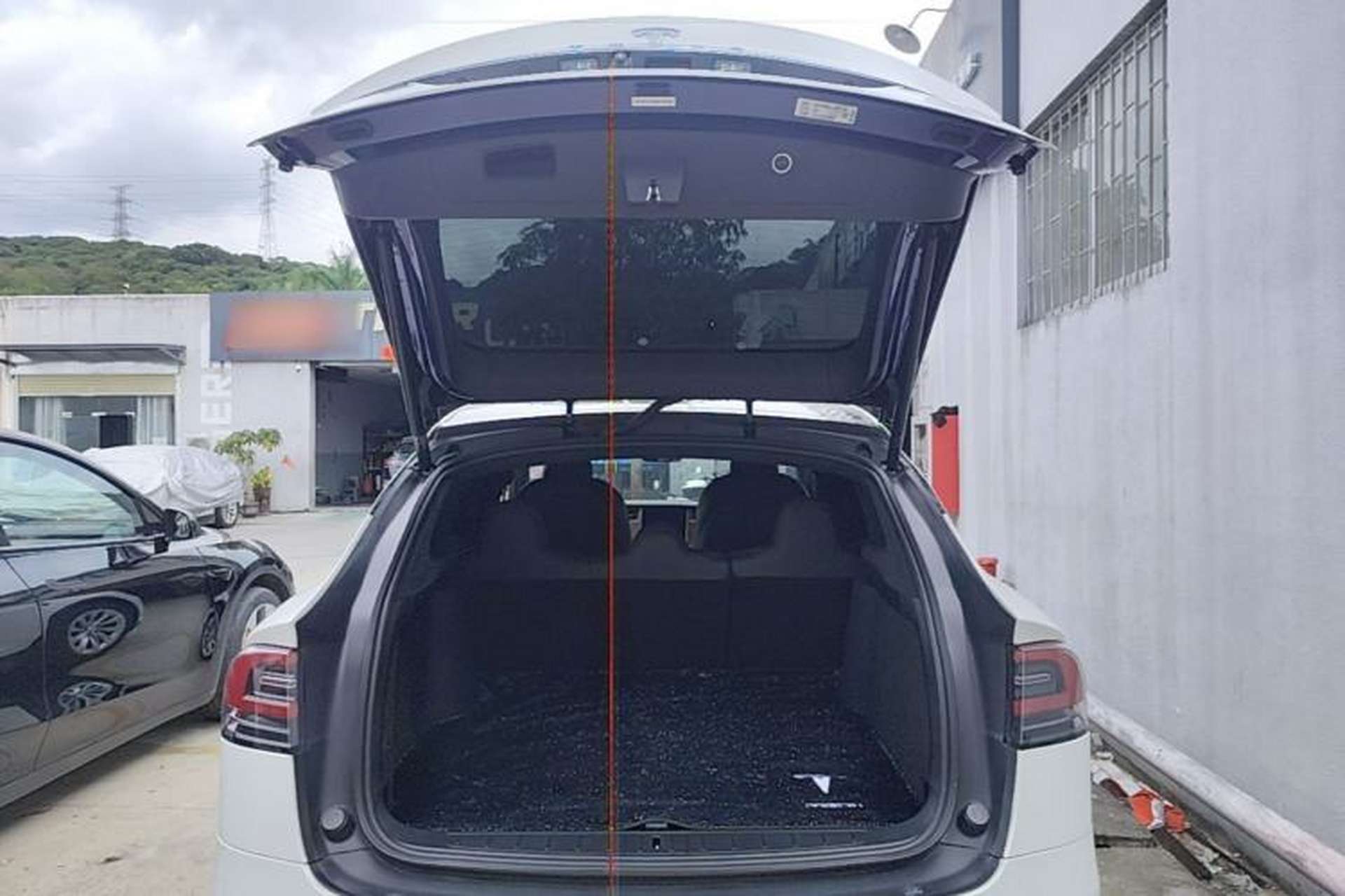 Used Tesla Model X 2020 Long-Range Upgrade Version Trunk