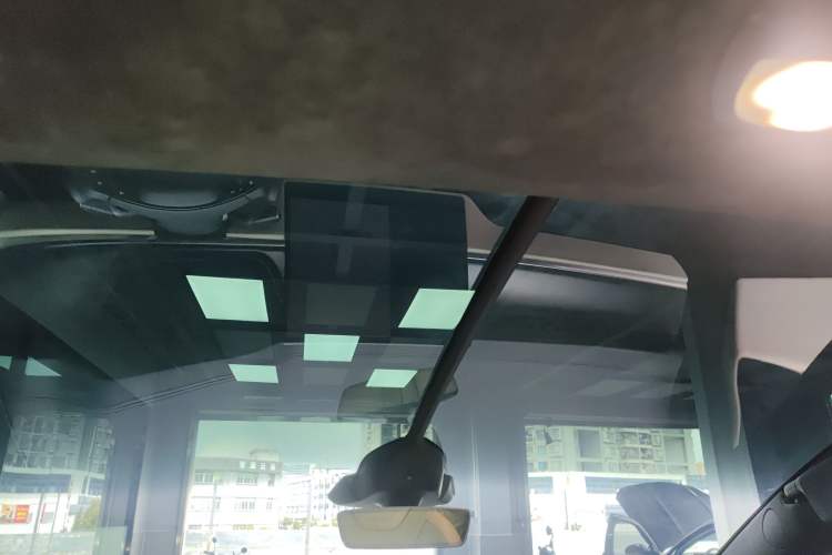 Used Tesla Model X 2023 Three-Motor All-Wheel-Drive Plaid Version Headliner