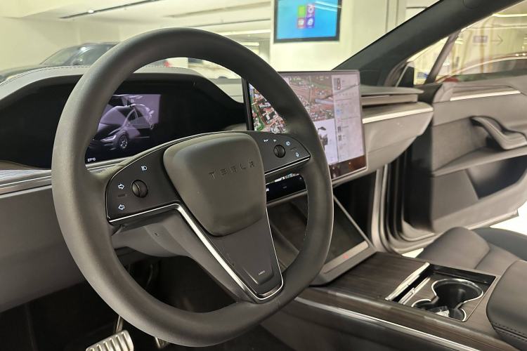 Used Tesla Model X 2023 Dual-Motor All-Wheel-Drive Version Interior 12