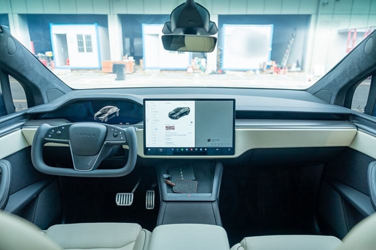 Used Tesla Model X 2023 Three-Motor All-Wheel-Drive Plaid Version Interior 12