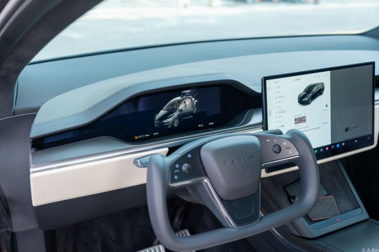 Used Tesla Model X 2023 Three-Motor All-Wheel-Drive Plaid Version Interior 13
