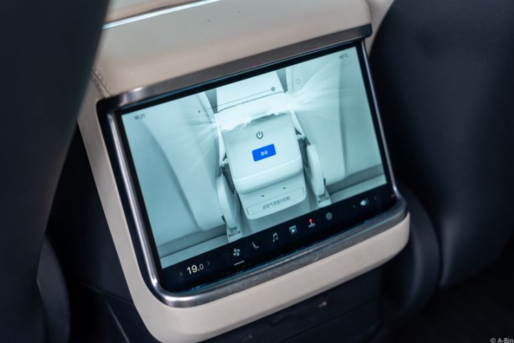 Used Tesla Model X 2023 Three-Motor All-Wheel-Drive Plaid Version Interior 2
