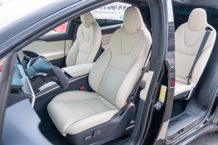 Used Tesla Model X 2023 Three-Motor All-Wheel-Drive Plaid Version Interior 8