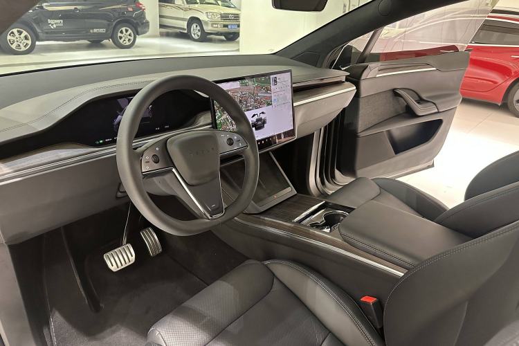 Used Tesla Model X 2023 Dual-Motor All-Wheel-Drive Version Interior 9