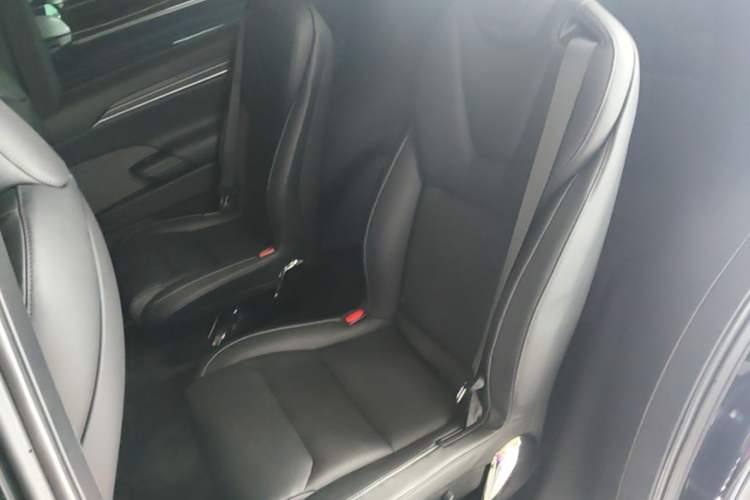 Used Tesla Model X 2023 Three-Motor All-Wheel-Drive Plaid Version Left Rear Seat