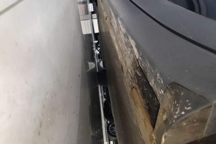 Used Tesla Model X 2023 Three-Motor All-Wheel-Drive Plaid Version Left Side Sill