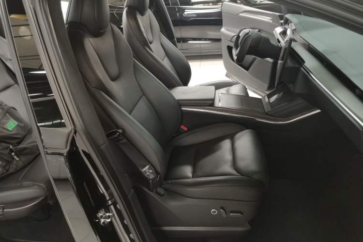 Used Tesla Model X 2023 Dual-Motor All-Wheel-Drive Version Right Front Seat
