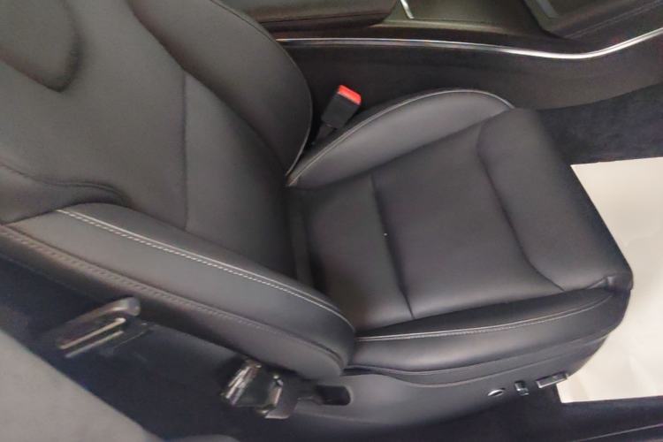 Used Tesla Model X 2023 Three-Motor All-Wheel-Drive Plaid Version Right Front Seat
