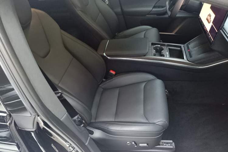 Used Tesla Model X 2023 Dual-Motor All-Wheel-Drive Version Right Front Seat