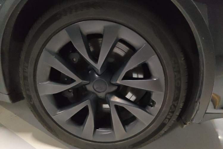 Used Tesla Model X 2023 Dual-Motor All-Wheel-Drive Version Right Front Wheel Hub